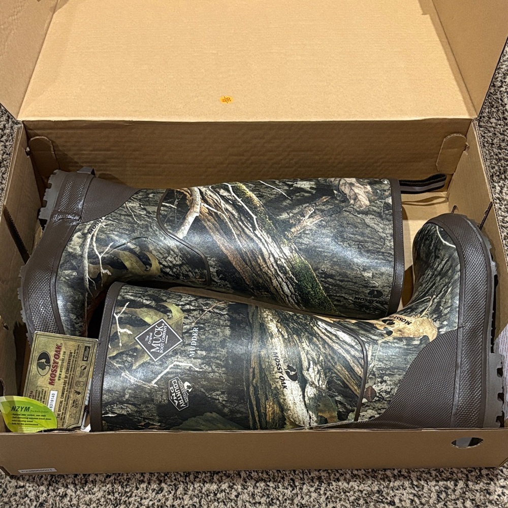 Brand New Camo Muck Boots Men’s Size 5 or Women’s Size 6.5